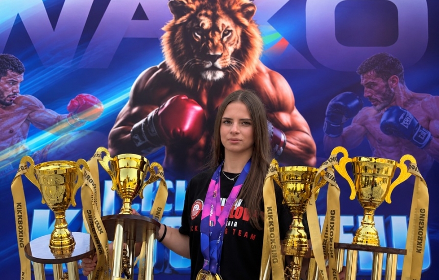 Момиче от "Хора на бъдещето" покорява света на кикбокса