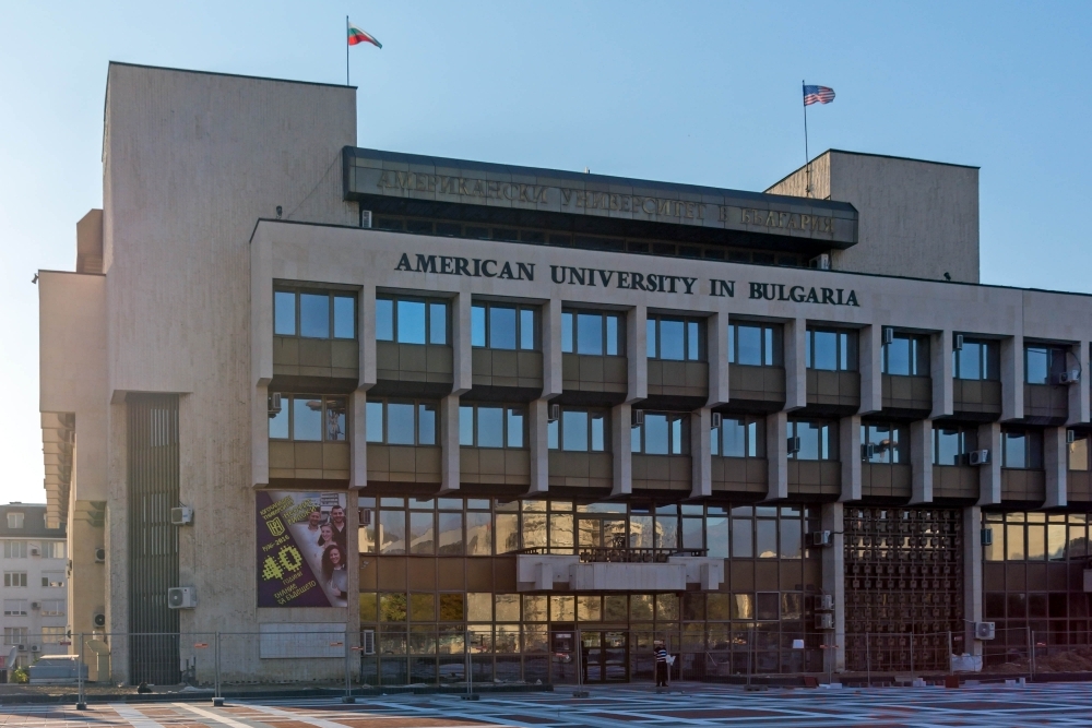 Американският университет отново отваря врати за бъдещи студенти