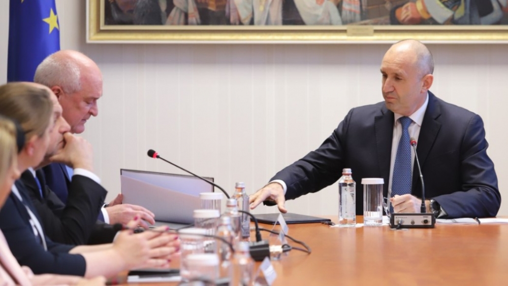 Четирима от редовния кабинет запазват постовете си и в служебното правителство на Главчев