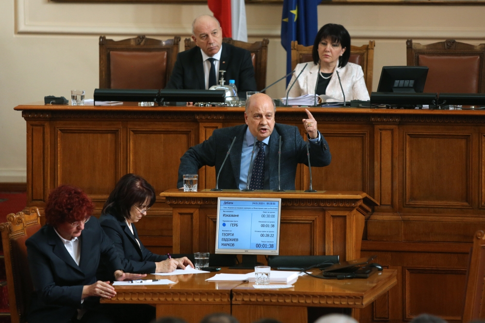 Изявлението на президента - основна тема в парламента