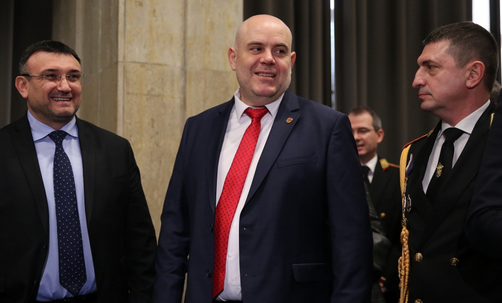 Прокуратурата спира контактите с президентството
