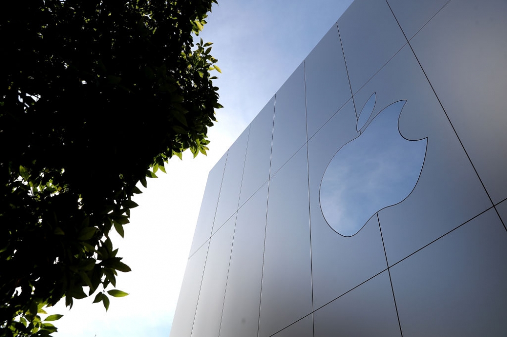 Apple с рекордни тримесечни финансови резултати