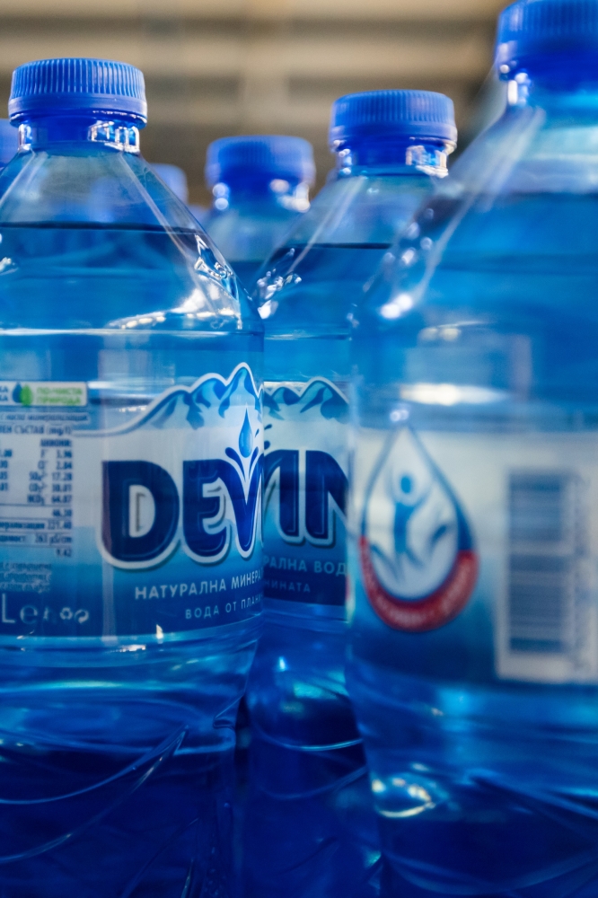 Devin дарява близо 57 т. вода на Българския червен кръст