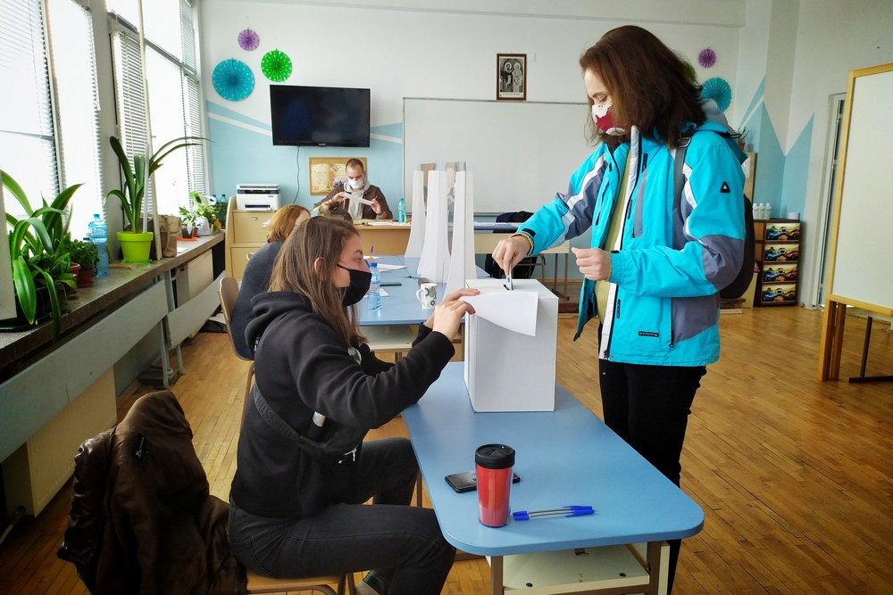 8% избирателна активност към 11 часа