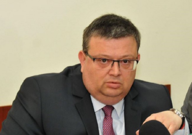 Николай Малинов е обвинен в шпионаж