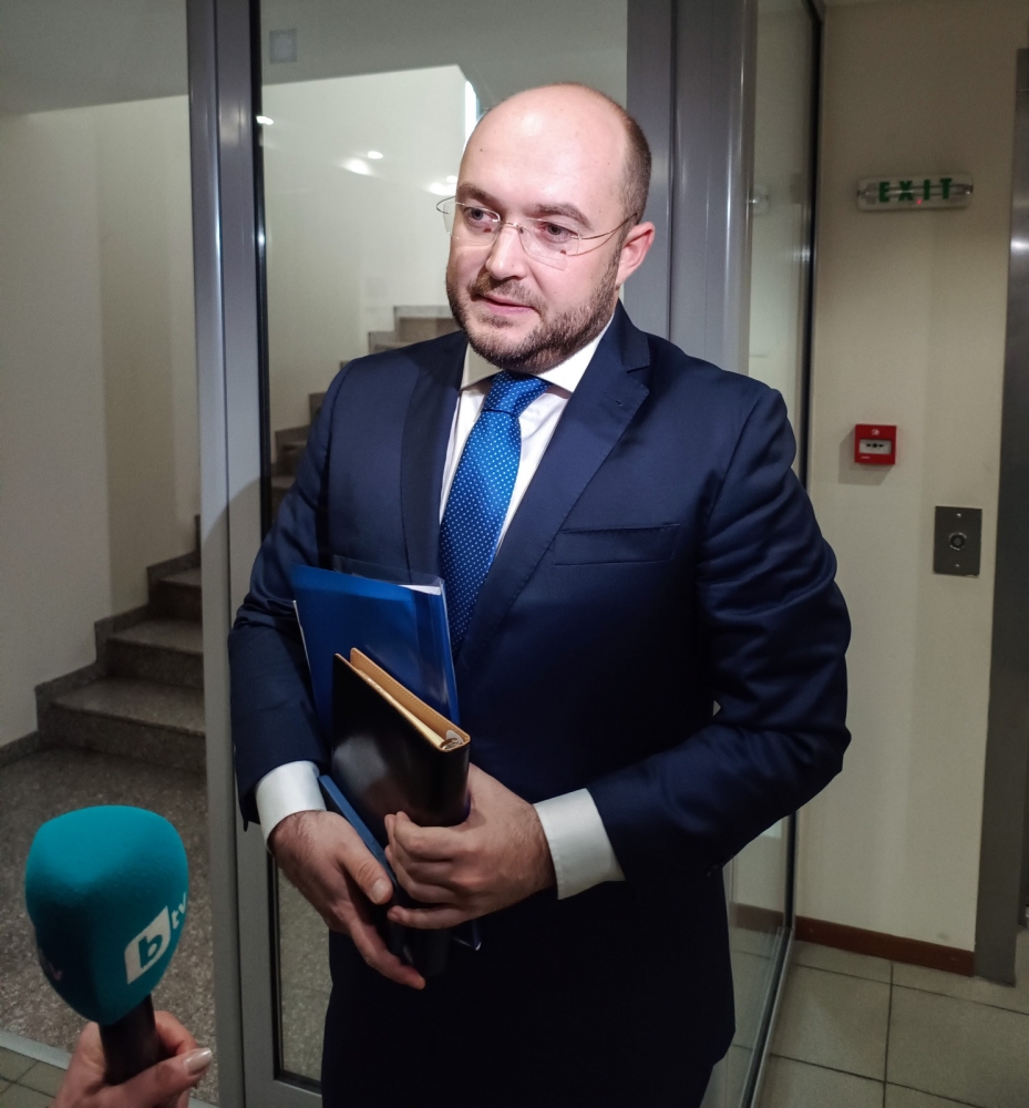 Съдилищата гледат само неотложни производства 