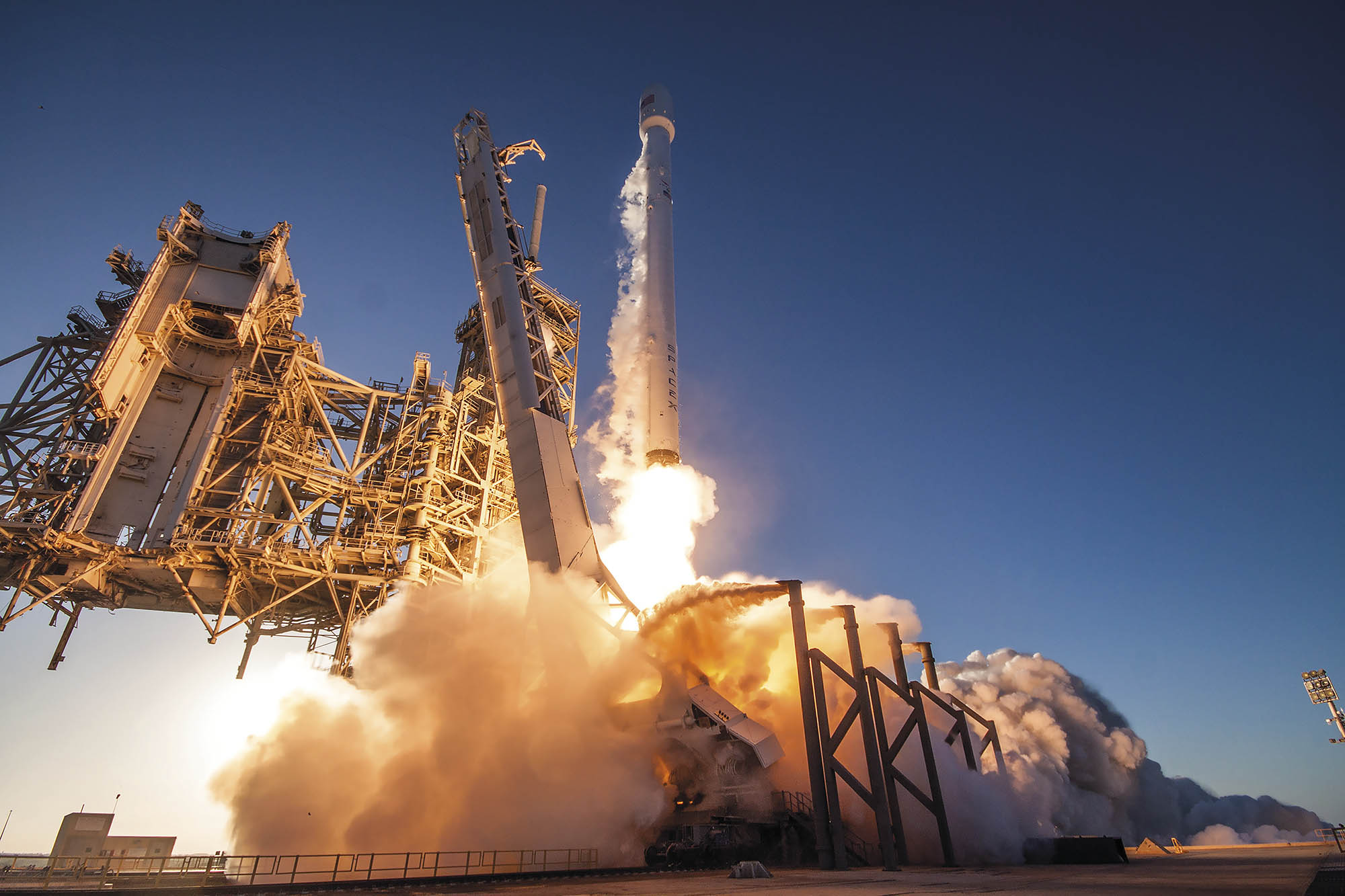 Няколко неща, които трябва да знаете за Space X Falcon 9