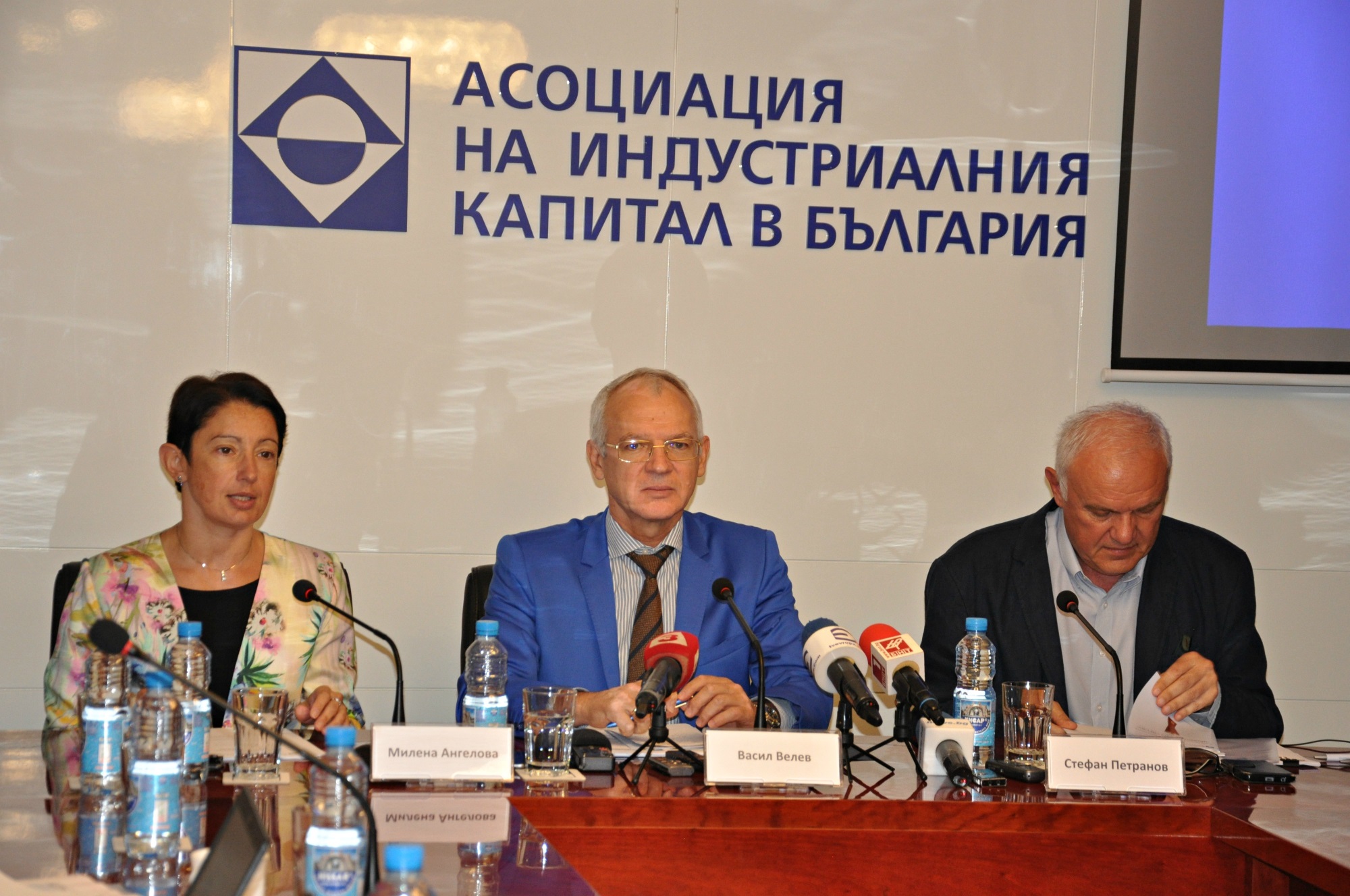 АИКБ до премиера: Цените на тока поскъпват неаргументирано