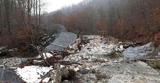 Оградата на границата с Турция не издържа на пороен дъжд