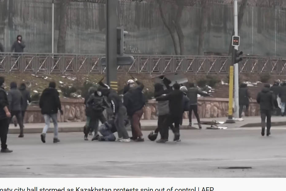 Десетки убити при протести в Казахстан
