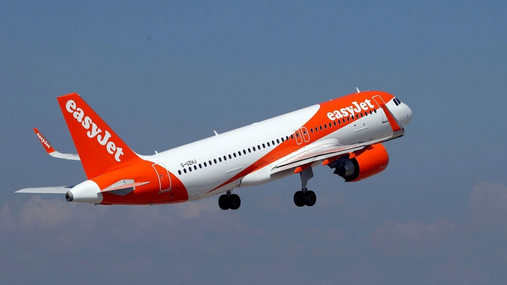 ЕasyJet ще пътува с празни средни седалки
