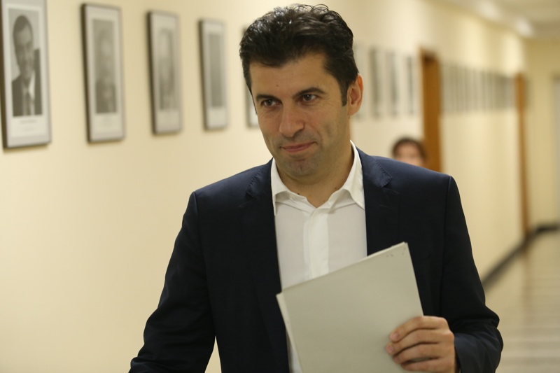 Кабинетът "Петков" подаде оставка
