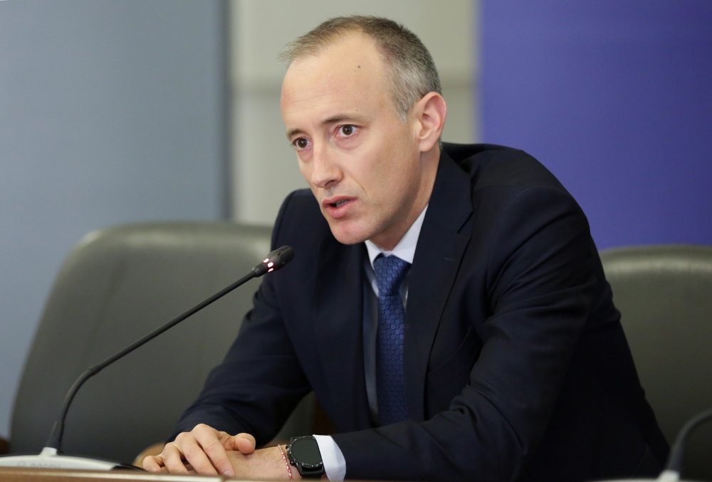 Учебната година започва присъствено