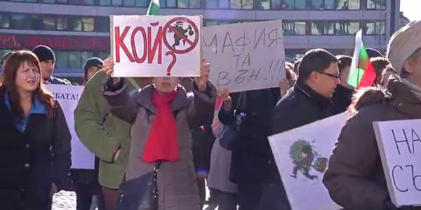 Видео от днешните протести срещу прехвърлянето на пенсионните вноски