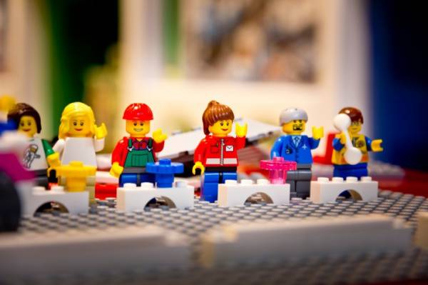 Кеймбридж въвежда обучение по...LEGO