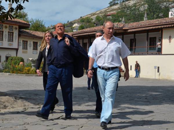 Украйна ще съди директор на винарна в Крим, дал на Путин и Берлускони да изпият ценна бутилка вино