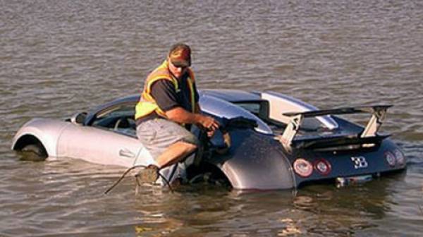 Собственик на потънало Bugatti Veyron, ще лежи в затвора за измама