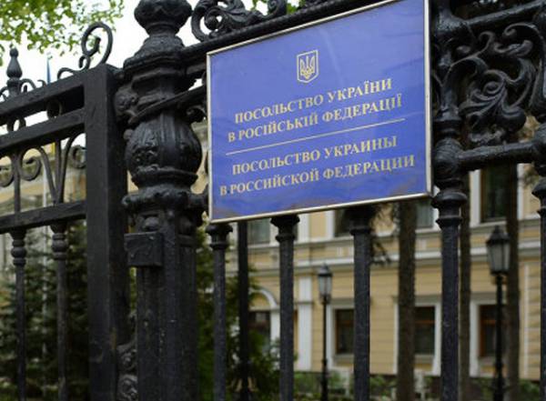 Откраднаха химическите тоалетни от украинското посолство в Москва