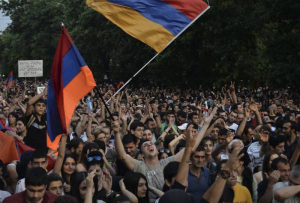 Протестиращите в Ереван поставиха ултиматум на властите