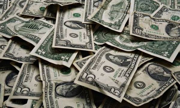 Студенти откриха 40 000 долара в диван втора употреба