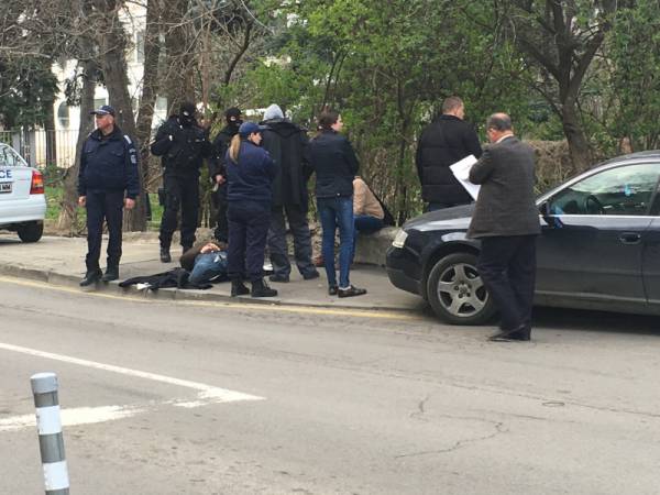 Зрелищен полицейски арест на оживен булевард в София [обновена]