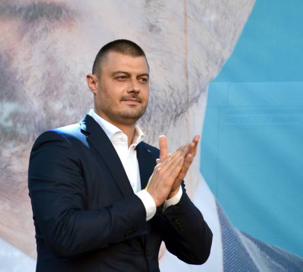 Бареков е готов да се откаже и от депутатите си