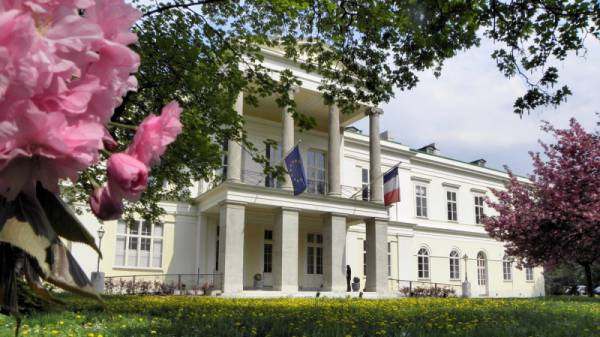 Франция продаде двореца на посолството си във Виена на Катар