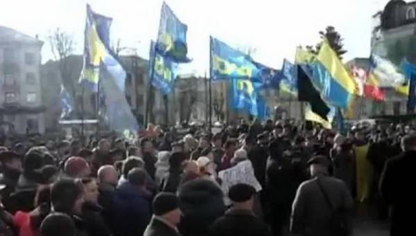 Пореден митинг в Украйна: Искат свободата на активиста вкарал висш чиновник в кофа за боклук