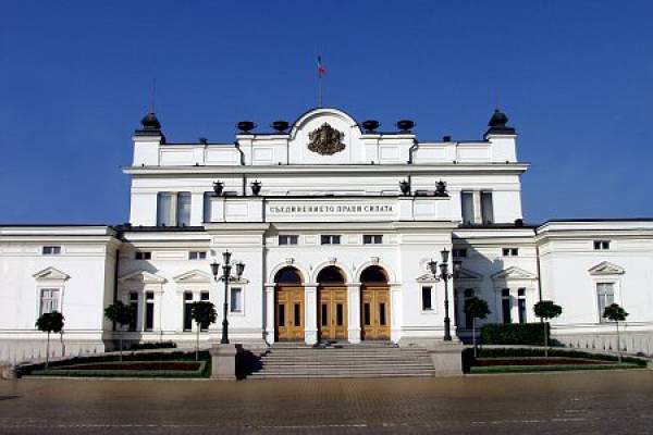 Парламентът не започна работа навреме, поради липса на кворум