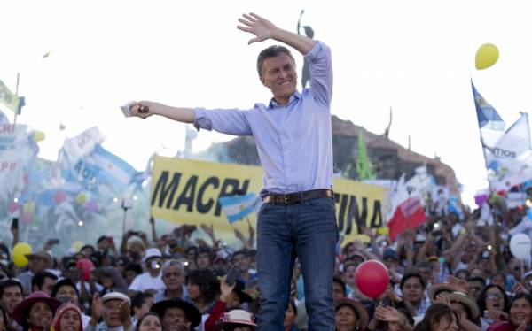 Заплатата на новия президент на Аржентина ще отива за храна на бедните