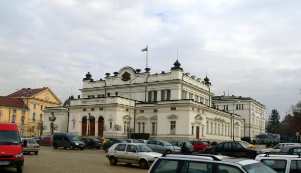 Парламентът обсъжда сливането на НАП и Митниците