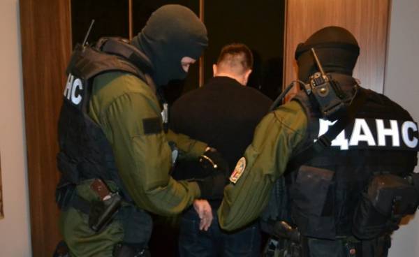 Незаконно производство на фалшив алкохол е пресечено при операция на ДАНС в София