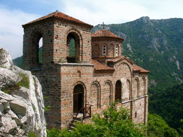 Свлачище пак блокира пътя към Асеновата крепост