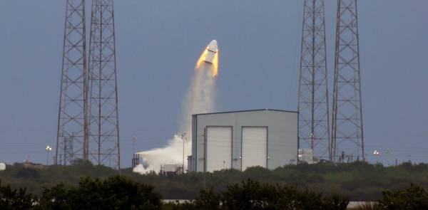 NASA, feat. Space X извършиха първия тест на система за аварийно спасяване