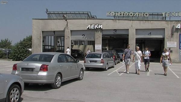Бизнесмен заподозря саботаж в казуса с регистрационните табели на колите