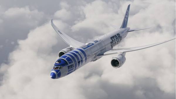 Японски самолет заприлича на робота от „Междузвездни войни” R2-D2