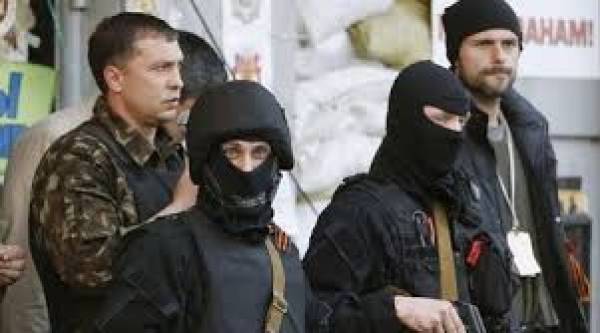 Въоръжени мъже нахлуха в Окръжния съвет в Луганск