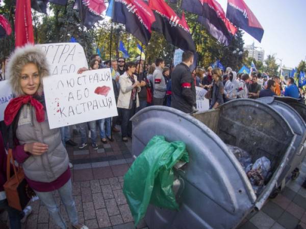 13 „честни лица“ ще прилагат лустрацията в Украйна