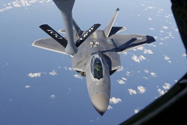 Командващият военновъздушните сили на САЩ в Европа поиска F-22 за защита от Русия