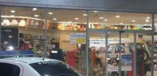 Джип без шофьор ”влезе на касата” на бензиностанция в Сандански
