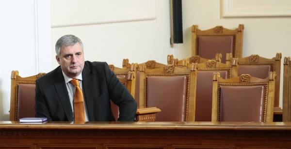 Великденските добавки към пенсиите – все още под въпрос, съобщи Калфин