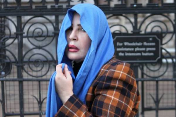 Съпругата на политик от Оман съди казино Риц след като губи 2 млн. британски лири на карти