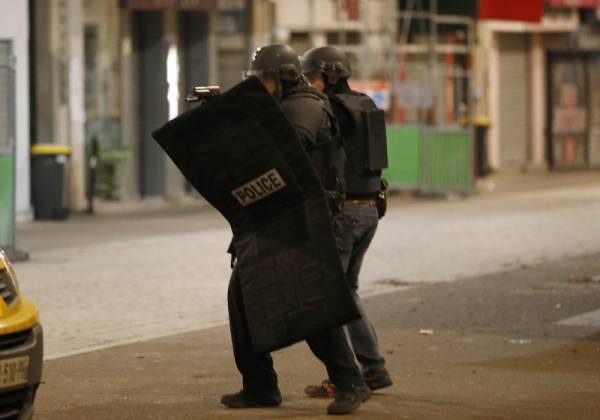 Полицейският щурм в Сен Дени е за залавянето на ”мозъка” на атентатите [обновена]