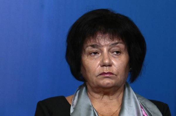 Янка Такева обвини МОН в опростачване на населението