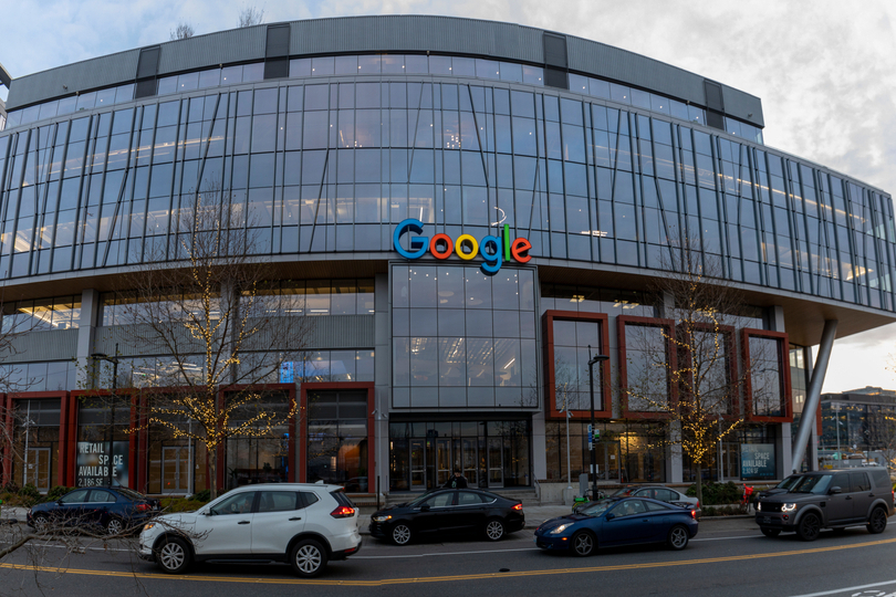 Google и Facebook запазват дистанционната работа до края на годината