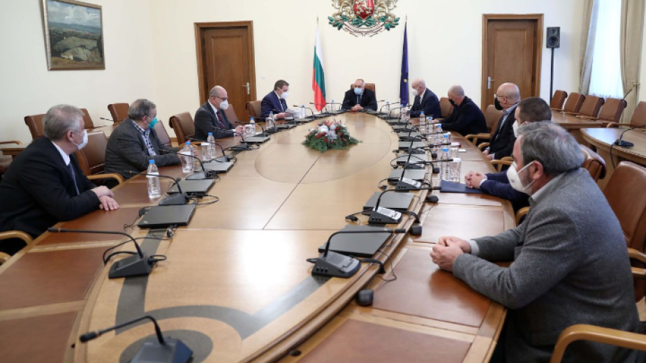 Ковид заразата у нас намалява, излекуваните са 2 пъти повече от заболелите
