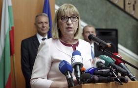 Цачева: Подготвяме промени в Закона за българското гражданство