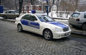 Жена обгази квартали на Перник, глобиха я