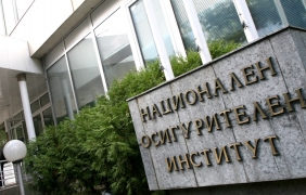 Предизвестеният дефект "две е по-малко от едно"