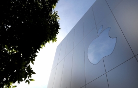 Apple планира бюджетен модел на iPhone